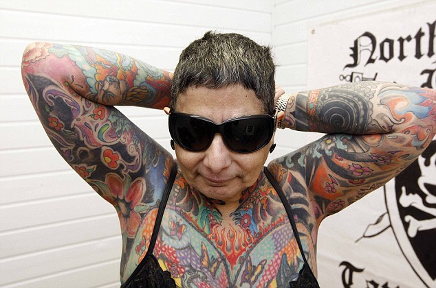 Fran Atkinson tatouage femme aveugle peau tatouee