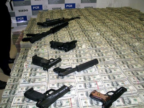 trafiquants drogue arme a feu billets mexique villa or