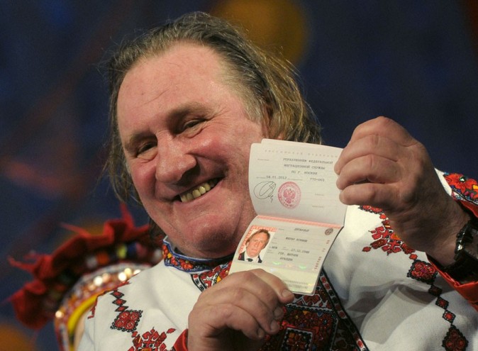 Gerard Depardieu et son passeport Russe