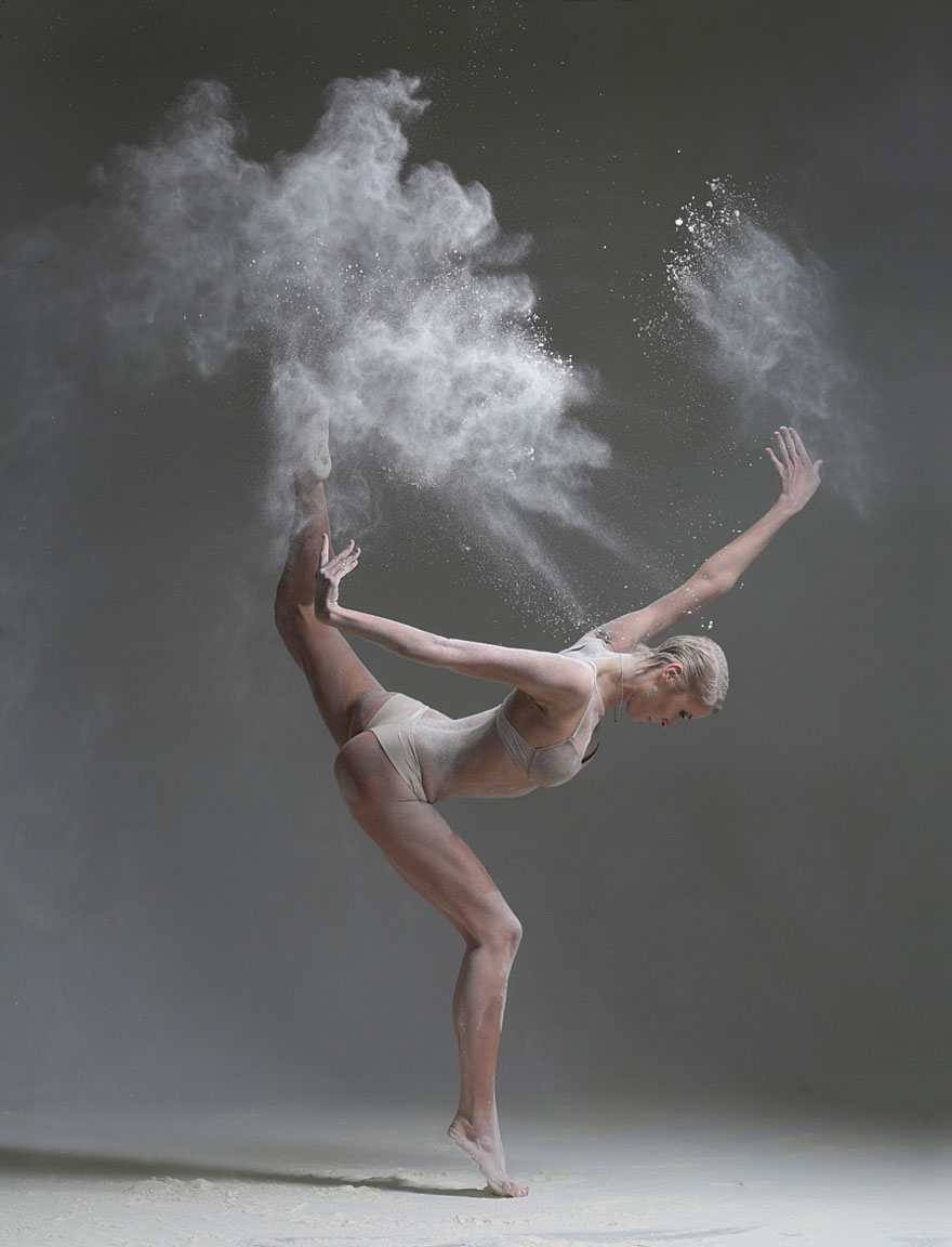 danse-shoot-seance-photos-alexander-Yakovlev-danseurs-et-farine
