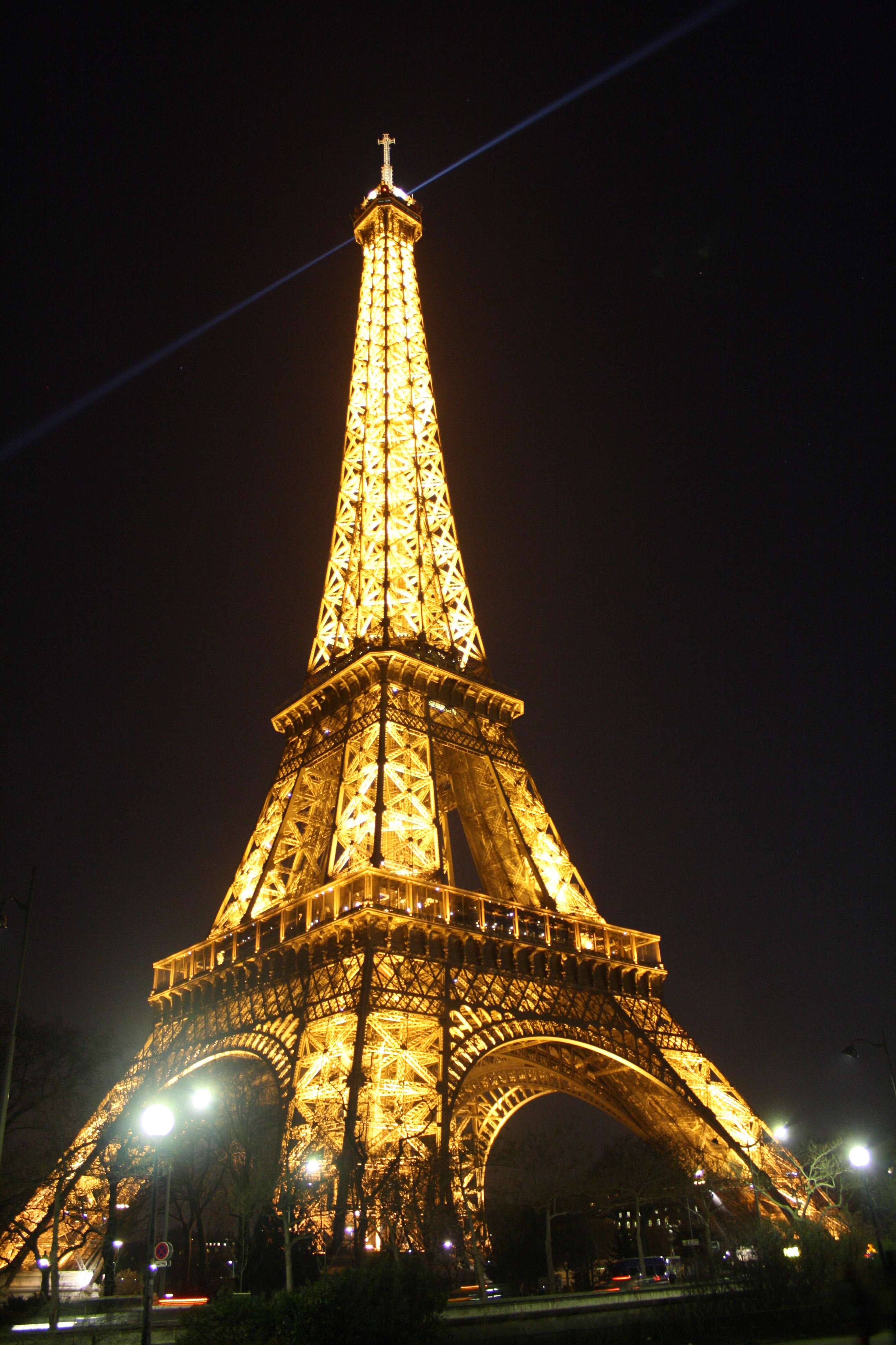 Tour-Eiffel-Paris-monument-plus-visitée-au-monde