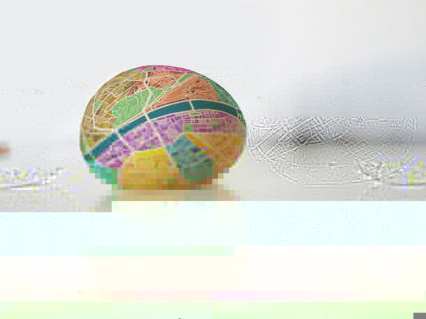egg-map-dénes-sátor-designer-hongrois-carte-en-forme-d-oeuf-balle-anti-stress
