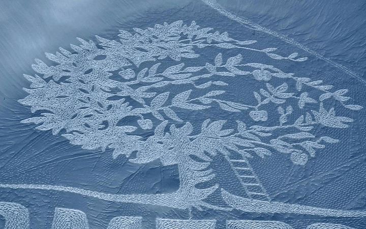 snow-art-simon-beck-oeuvres-gigantesques-raquettes-neige-montagne