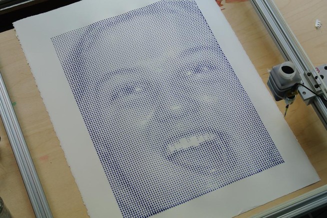 coffee-drip-printer-imprimante-qui-utilise-du-café-pour-imprimer-des-portraits copie
