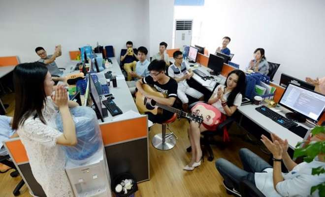 3-chinois-embauches-cheerleaders-pour-augmenter-productivité-de-ses-employés