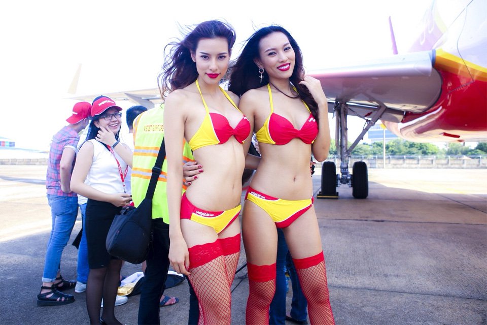 8-vietjet-compagnie-aerienne-ou-les-hotesses-de-l-air-son-es-mannequins-en-bikini