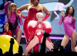 Miley Cyrus Bangerz tour concert