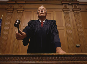 Judge au tribunal