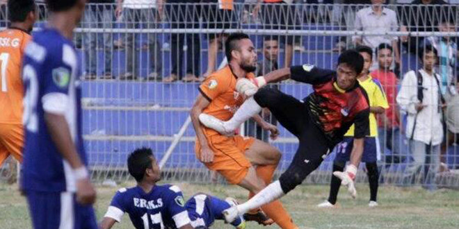 Akli Fairouz accident match foot mort