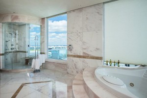 pharrell williams penthouse appartement miami floride vente salle de bain