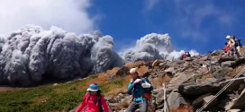 eruption volcan randonneurs japon