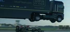 camion saute par dessus une voiture pilote formule 1