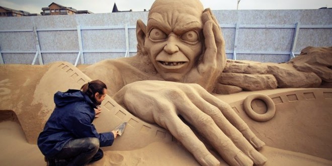 sculpture sable golum plage