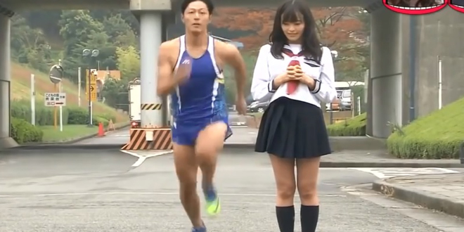 experience-japon-courir-en-soulevant-jupe-femme