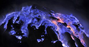 kawah-ijen-volcan-lave-bleue