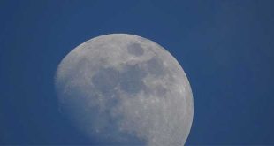 zoom-hors-du-commun-qui-permet-de-voir-les-crateres-de-lune